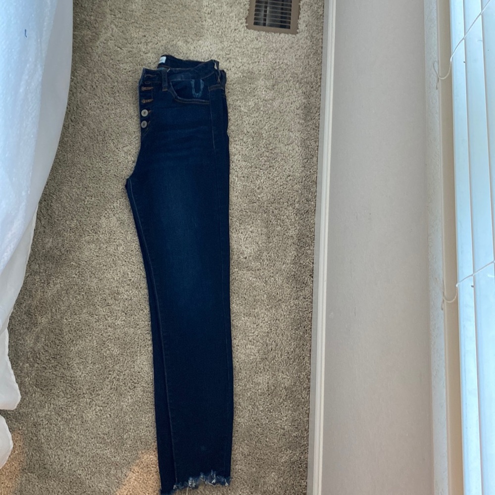 Great condition, worn minimally. High rise, raw hem, fly button kancan jeans.